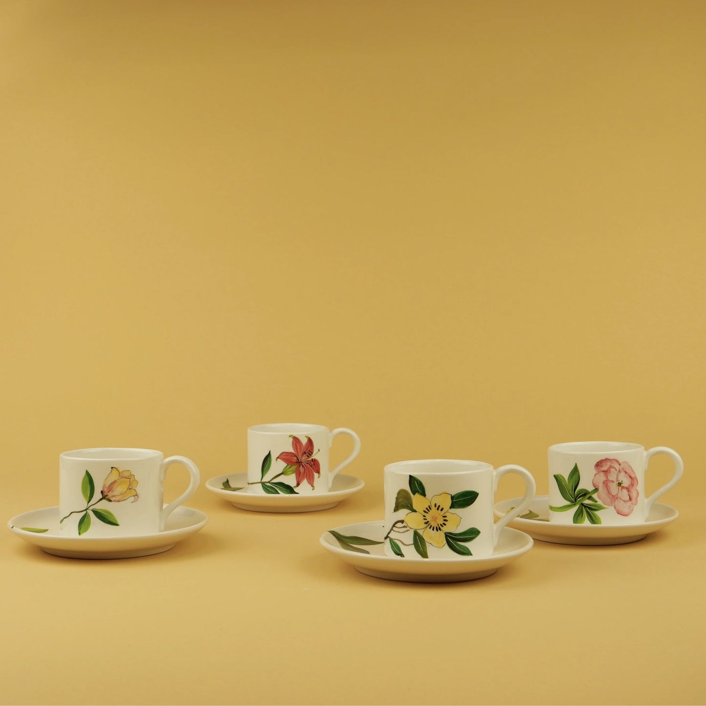 Quiet Floral Mug Set with Saucer (4 Pieces)